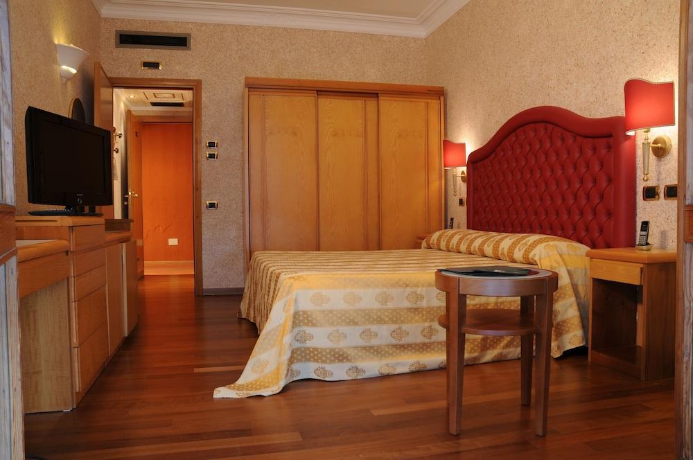 Grand Hotel Ambasciatori Wellness & Spa Chianciano Terme Dış mekan fotoğraf