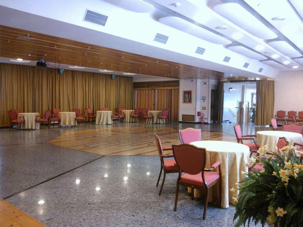 Grand Hotel Ambasciatori Wellness & Spa Chianciano Terme Restoran fotoğraf